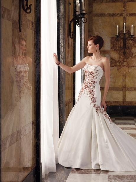 http://www.crickie.com/wp-content/uploads/2010/12/Sophia-Tolli-Wedding-Dresses-95-20100905.jpg