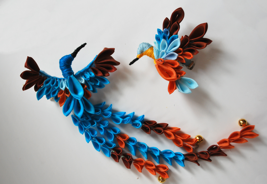 http://www.crickie.com/wp-content/uploads/2012/03/Kingfisher_Kanzashi_by_hanatsukuri.png