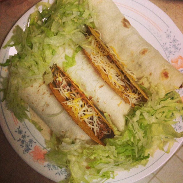 Read more about the article Tacos for dinner. Must have extra lettuce. #projectlife365
