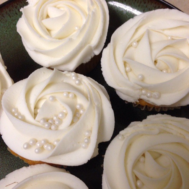 Read more about the article Finally, anniversary cupcakes!!! We ordered plain and this is what we got! #projectlife365